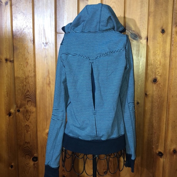 Lululemon Bliss Break Hoodie
Wagon Stripe Inkwell Blue Moon / Inkwell si… - Picture 10 of 16